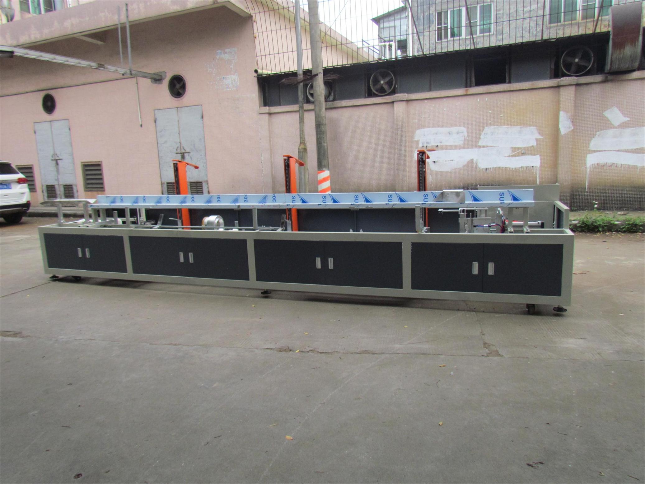 管材(cai)包裝機